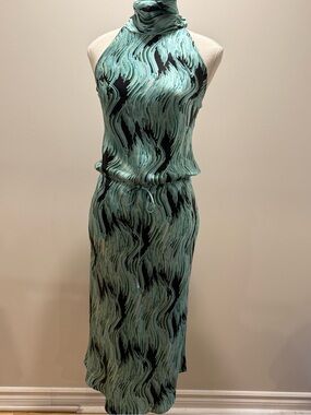 Sleeveless Mint Wave-Print Halter Maxi Dress